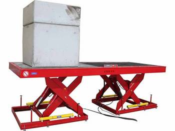 Tandem lift table with uneven load distribution