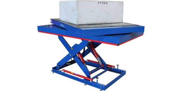 Lift table with rotating platform