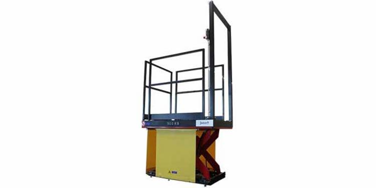 Loading lift table for the transport of food trolleys