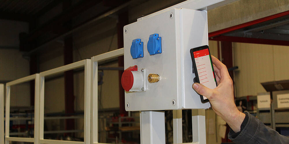 Read sensors via the NFC interface