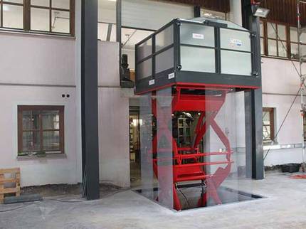 Double scissor lift table as freight elevator