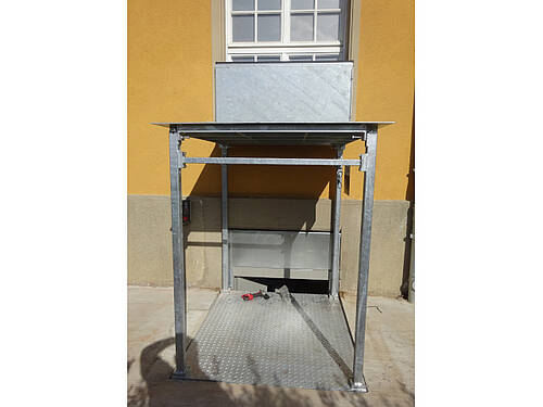 Underground Lift for Public Administration