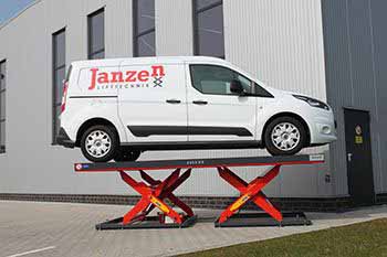 Tandem lift table with company car